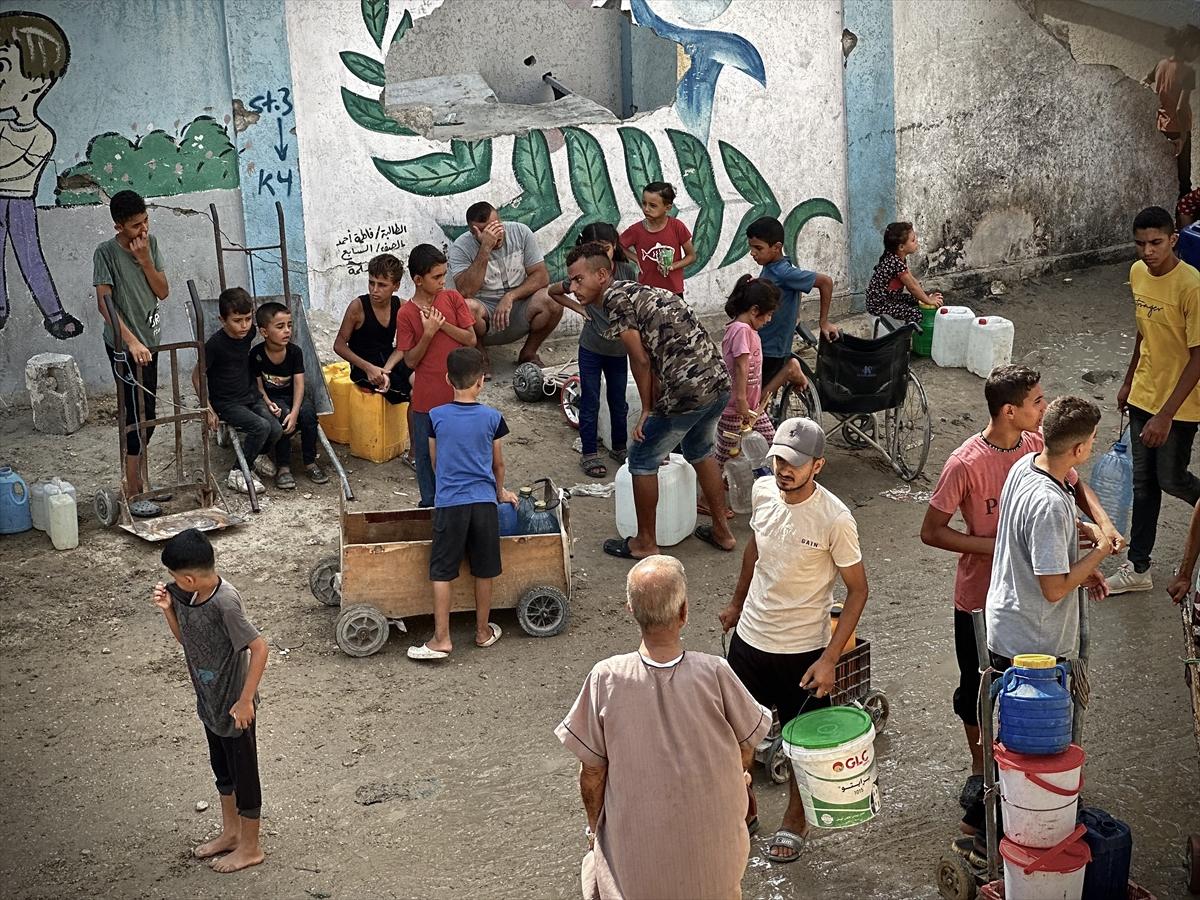 Gazze'nin Han Yunus kentinde temiz su dağıtıldı