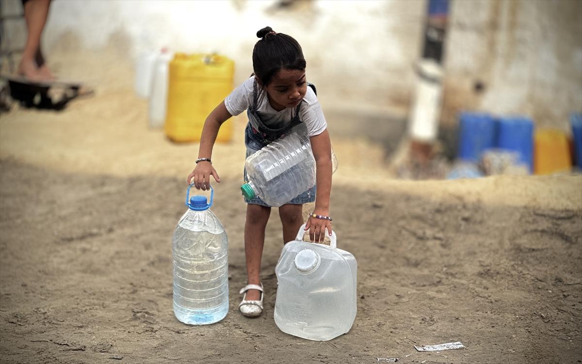 Gazze'nin Han Yunus kentinde temiz su dağıtıldı