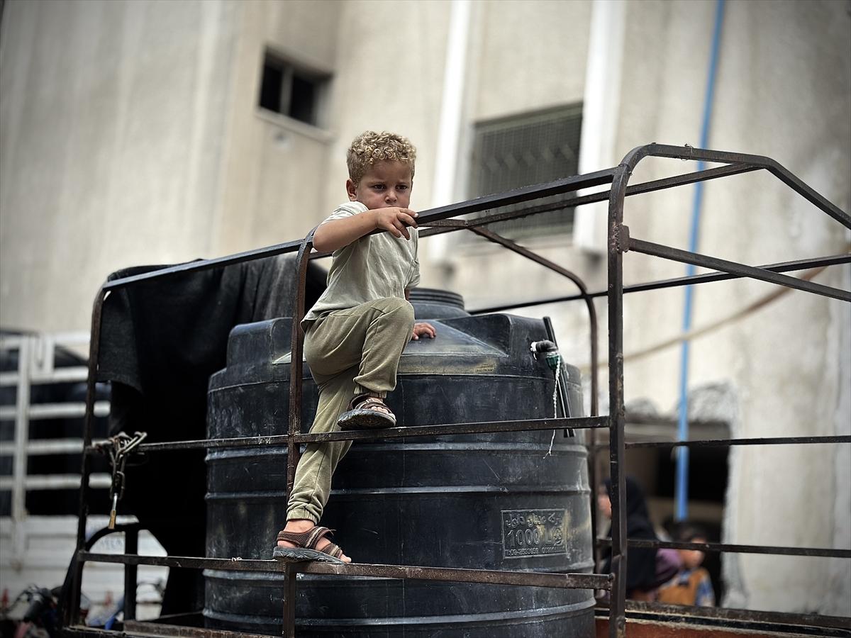 Gazze'nin Han Yunus kentinde temiz su dağıtıldı