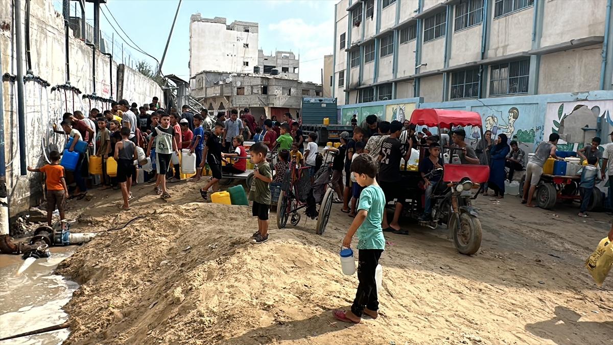 Gazze'nin Han Yunus kentinde temiz su dağıtıldı