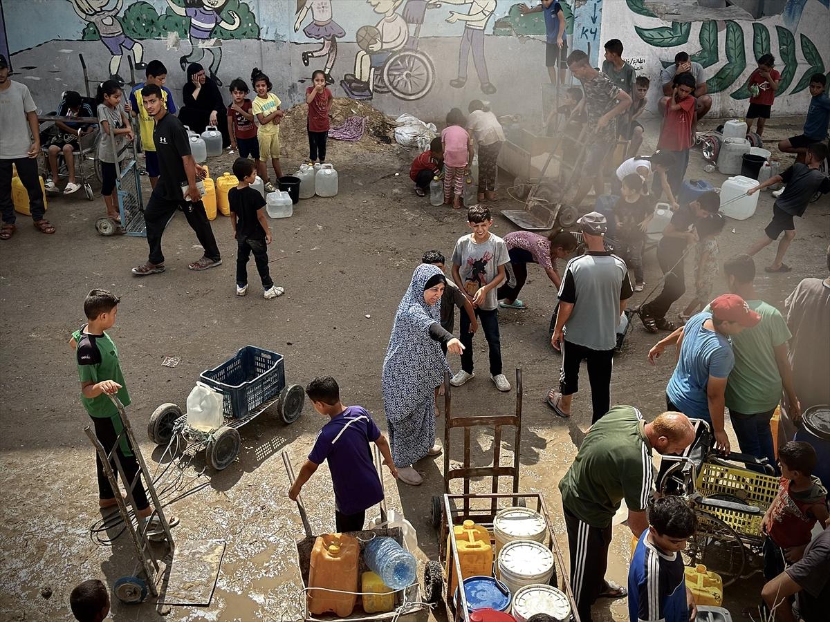 Gazze'nin Han Yunus kentinde temiz su dağıtıldı