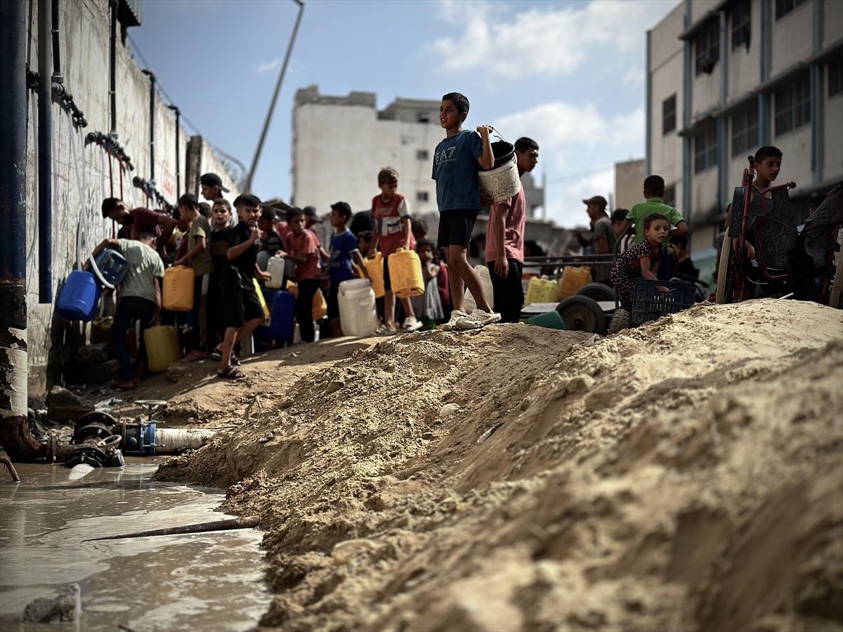 Gazze'nin Han Yunus kentinde temiz su dağıtıldı