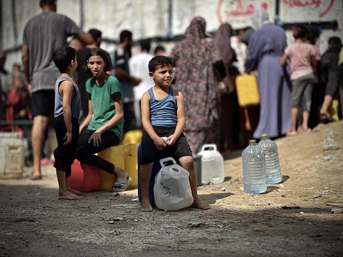 Gazze'nin Han Yunus kentinde temiz su dağıtıldı