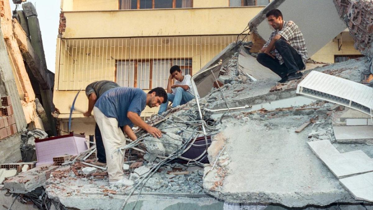 17 Ağustos Marmara Depremi'nin unutulmayan kareleri - Resim 4