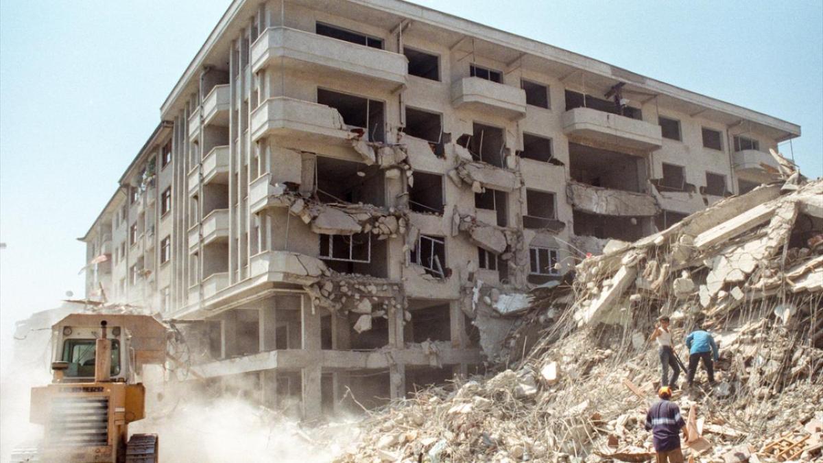 17 Ağustos Marmara Depremi'nin unutulmayan kareleri - Resim 5