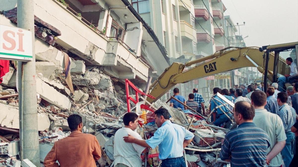 17 Ağustos Marmara Depremi'nin unutulmayan kareleri - Resim 3
