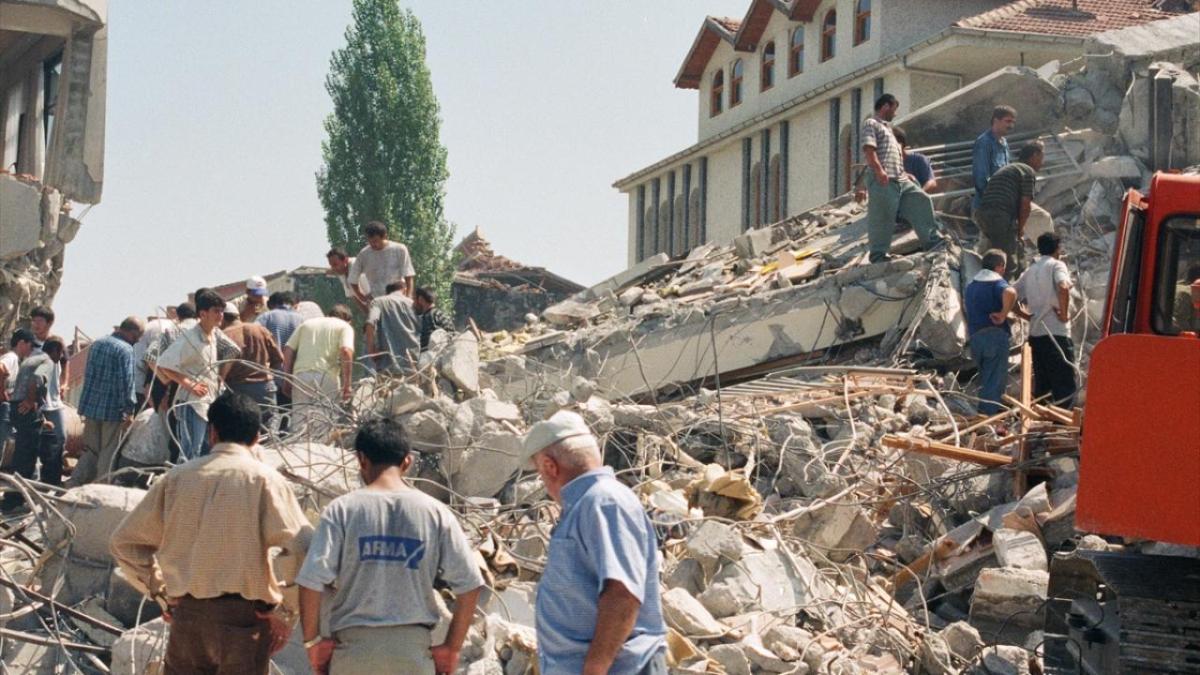 17 Ağustos Marmara Depremi'nin unutulmayan kareleri - Resim 1