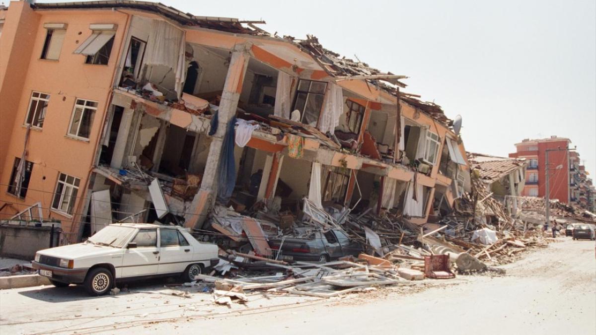 17 Ağustos Marmara Depremi'nin unutulmayan kareleri - Resim 8