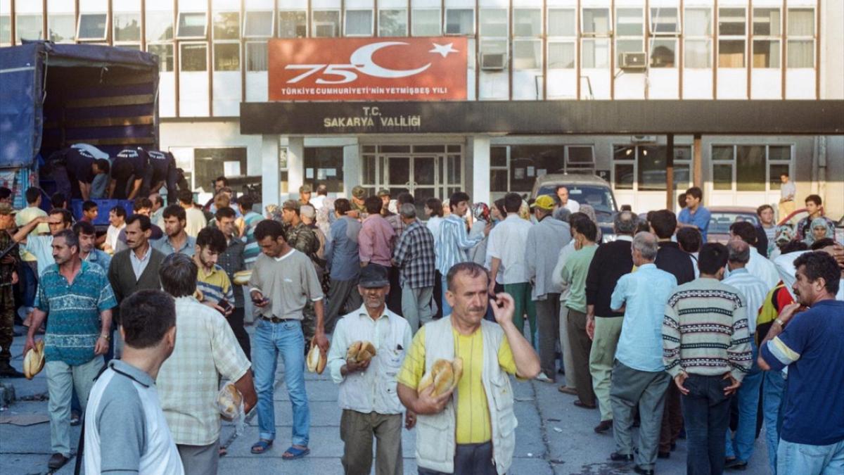 17 Ağustos Marmara Depremi'nin unutulmayan kareleri - Resim 20