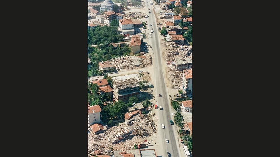 17 Ağustos Marmara Depremi'nin unutulmayan kareleri - Resim 6