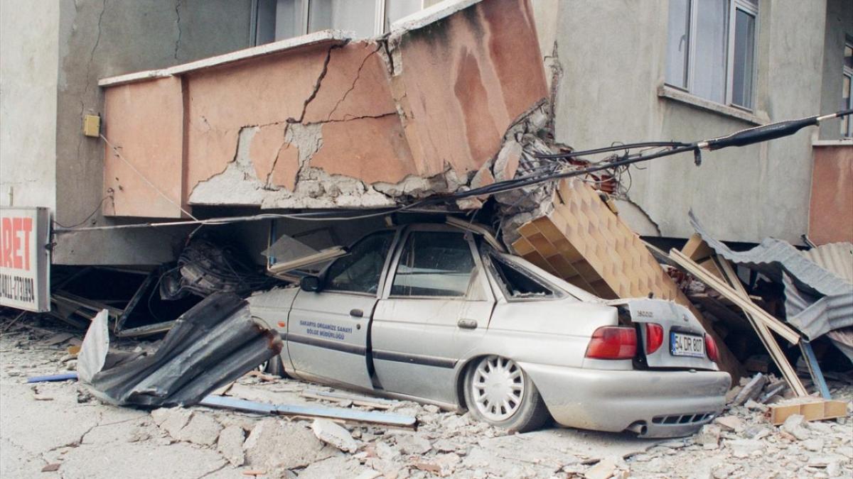 17 Ağustos Marmara Depremi'nin unutulmayan kareleri - Resim 19