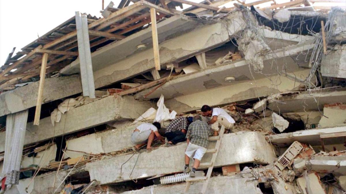 17 Ağustos Marmara Depremi'nin unutulmayan kareleri - Resim 2