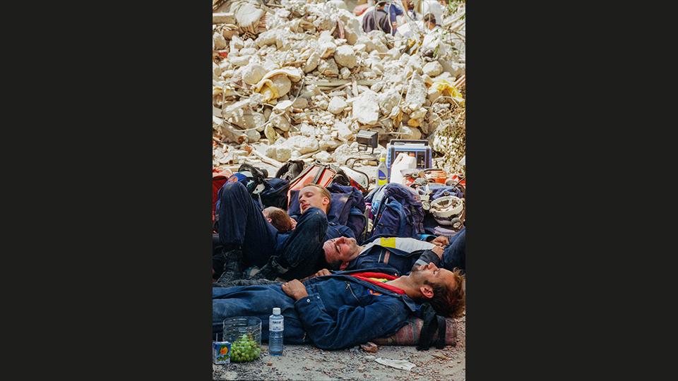 17 Ağustos Marmara Depremi'nin unutulmayan kareleri - Resim 16