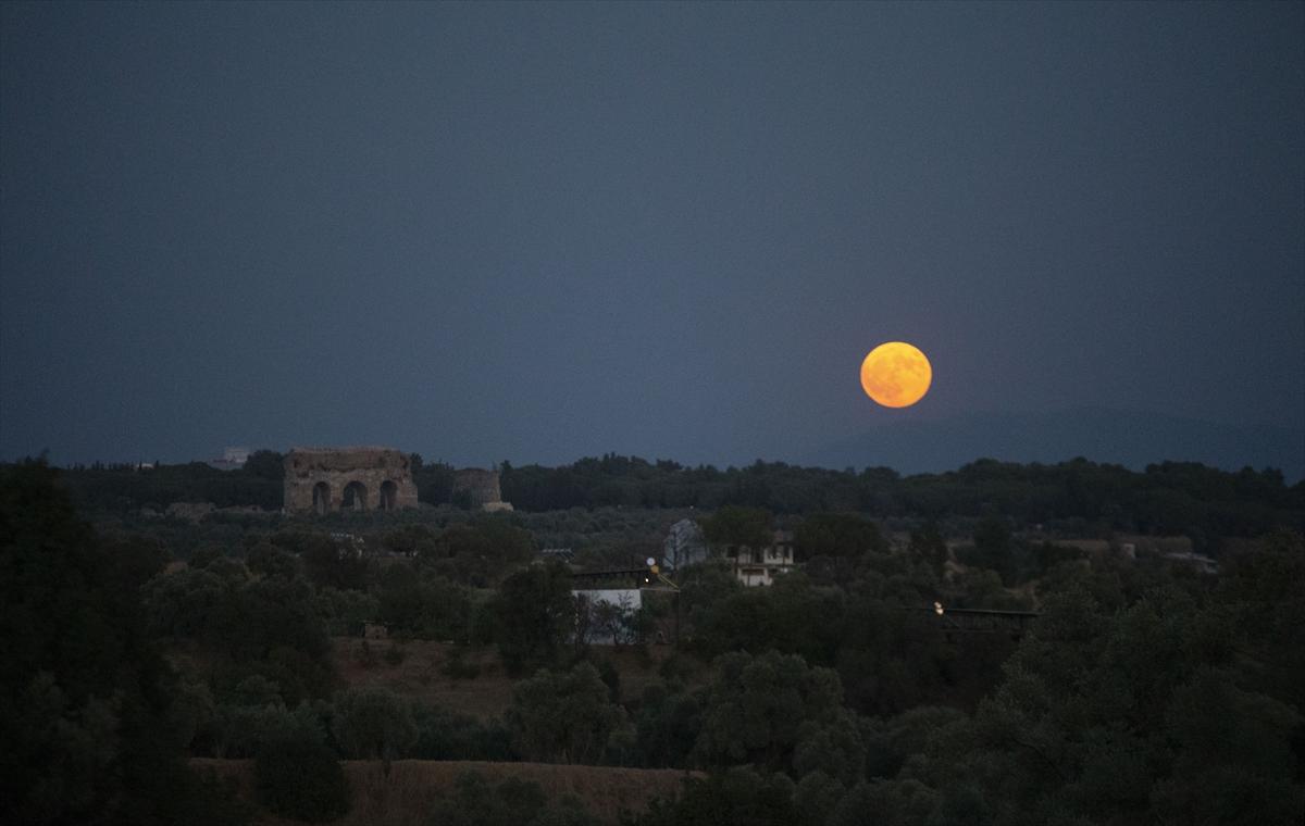 Süper Ay tüm Türkiye'de kartpostallık görüntüler oluşturdu