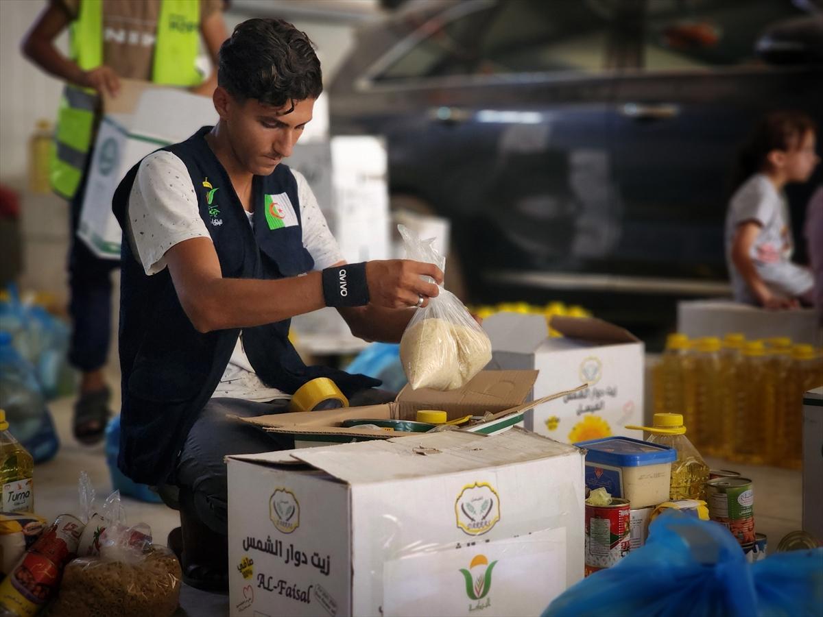 Hayır kurumları Gazze'de yemek dağıttı