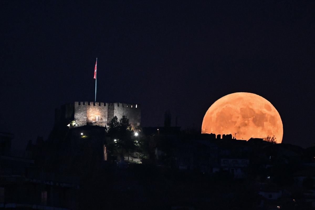 Süper Ay tüm Türkiye'de kartpostallık görüntüler oluşturdu