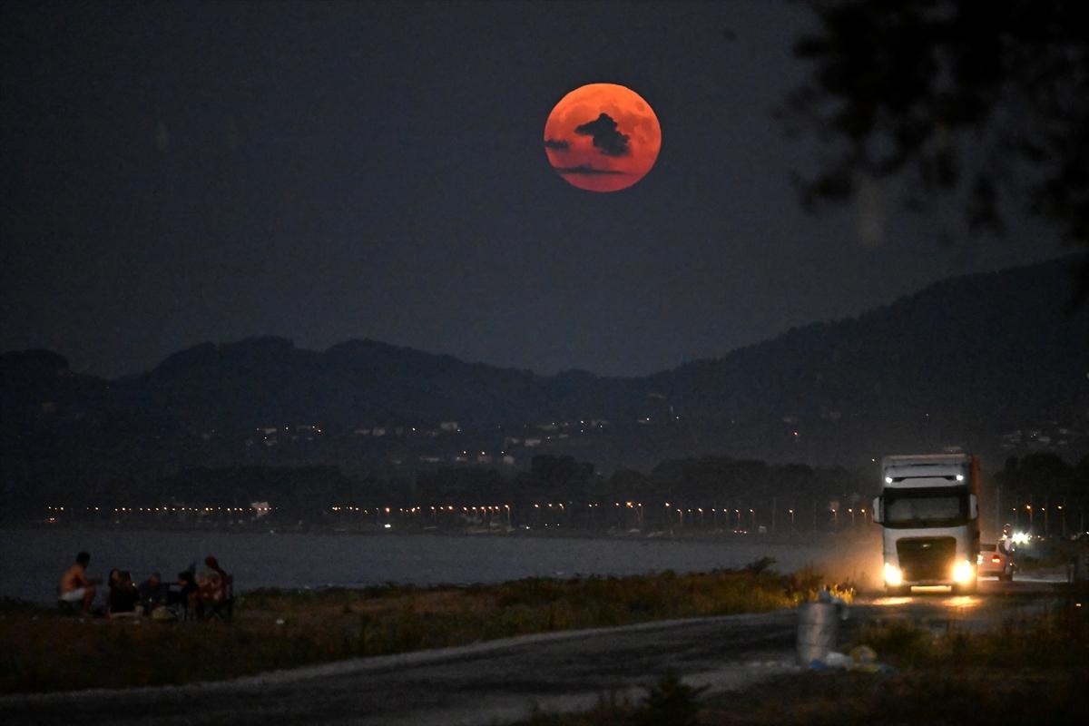 Süper Ay tüm Türkiye'de kartpostallık görüntüler oluşturdu
