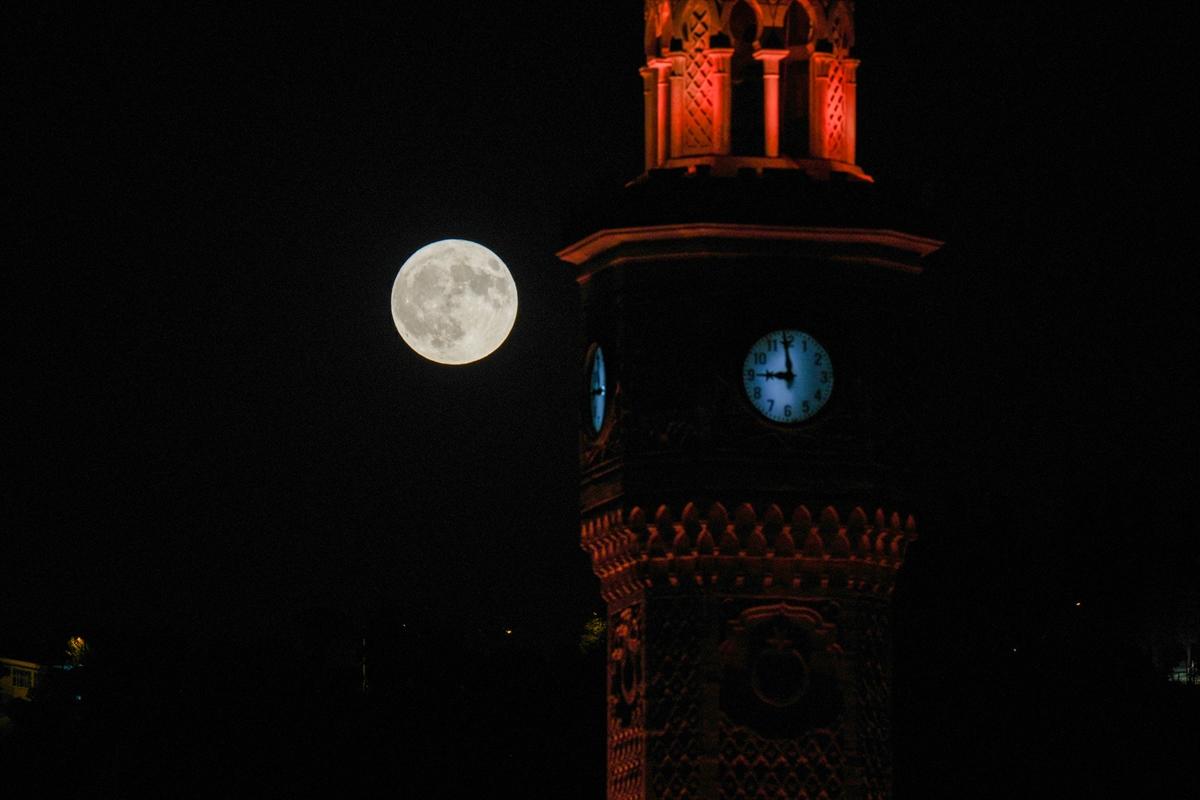 Süper Ay tüm Türkiye'de kartpostallık görüntüler oluşturdu