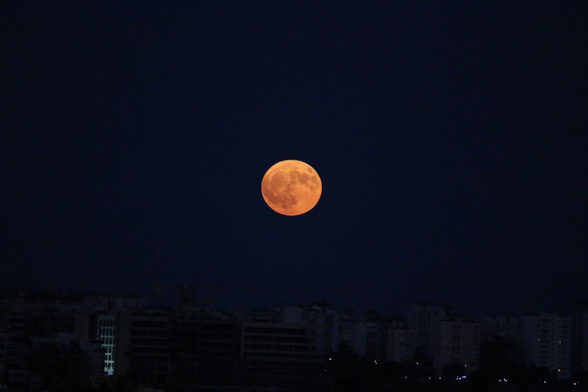 Süper Ay tüm Türkiye'de kartpostallık görüntüler oluşturdu