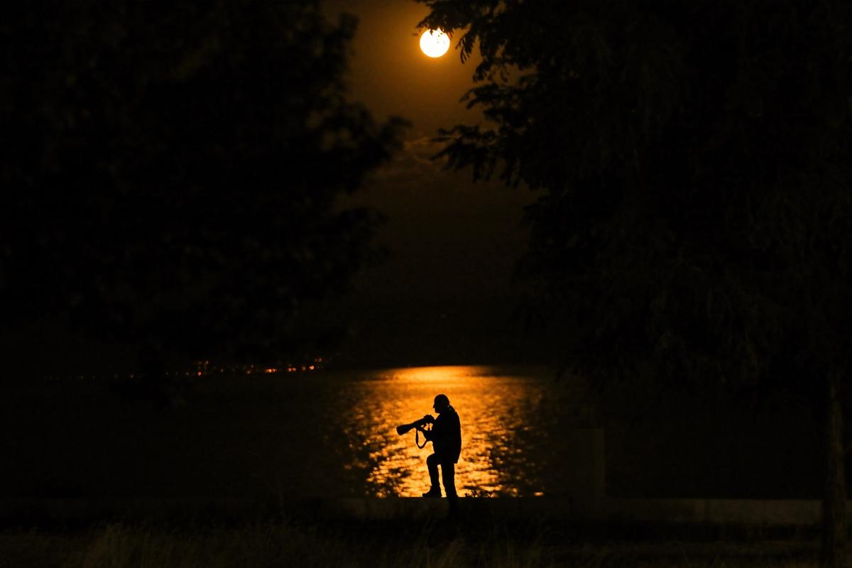 Süper Ay tüm Türkiye'de kartpostallık görüntüler oluşturdu