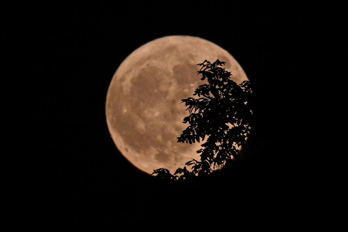 Süper Ay tüm Türkiye'de kartpostallık görüntüler oluşturdu
