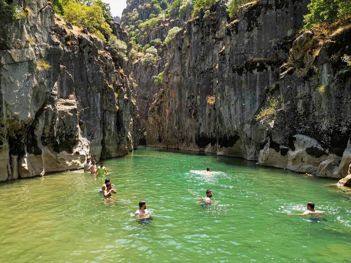Sıcaktan bunalanlar soluğu Masiro Kanyonu'nda alıyor