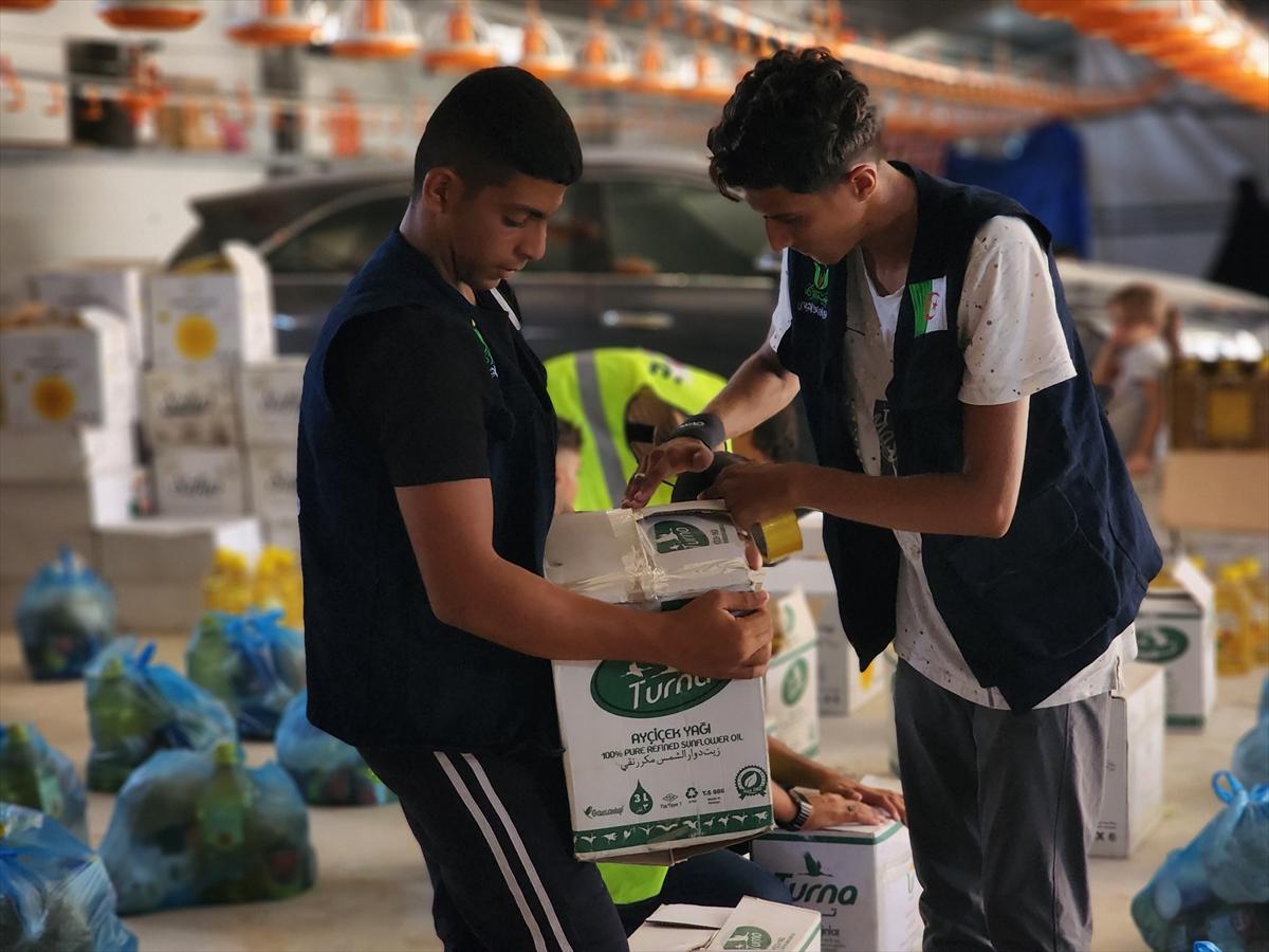 Hayır kurumları Gazze'de yemek dağıttı