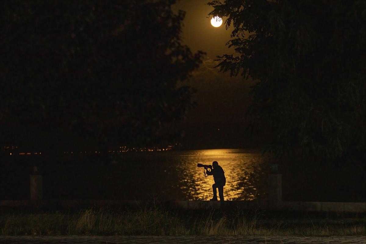Süper Ay tüm Türkiye'de kartpostallık görüntüler oluşturdu
