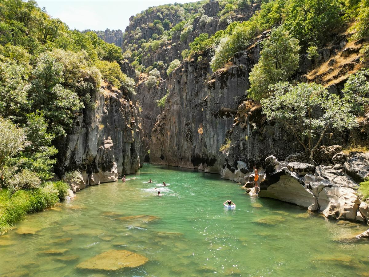 Sıcaktan bunalanlar soluğu Masiro Kanyonu'nda alıyor