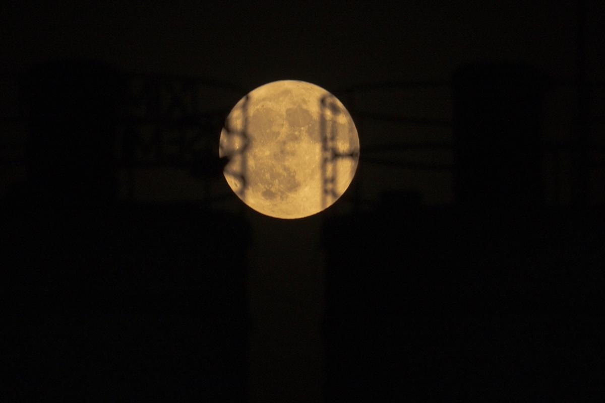 Süper Ay tüm Türkiye'de kartpostallık görüntüler oluşturdu