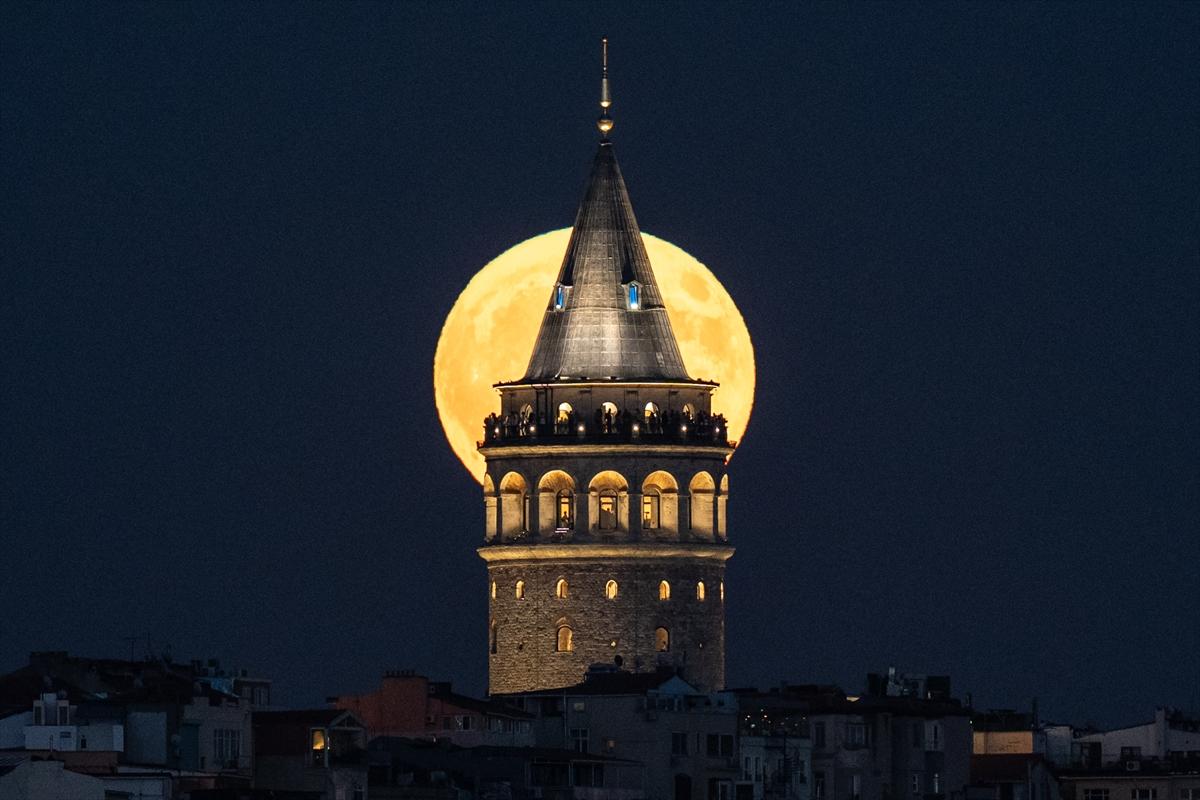 Süper Ay tüm Türkiye'de kartpostallık görüntüler oluşturdu