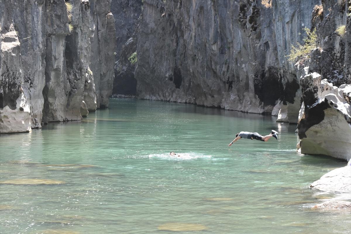 Sıcaktan bunalanlar soluğu Masiro Kanyonu'nda alıyor