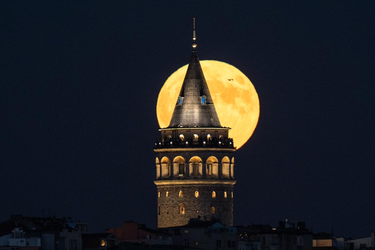 Süper Ay tüm Türkiye'de kartpostallık görüntüler oluşturdu