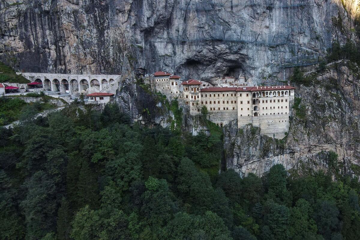 Trabzon'daki Sümela Manastırı'nda ayin yapıldı