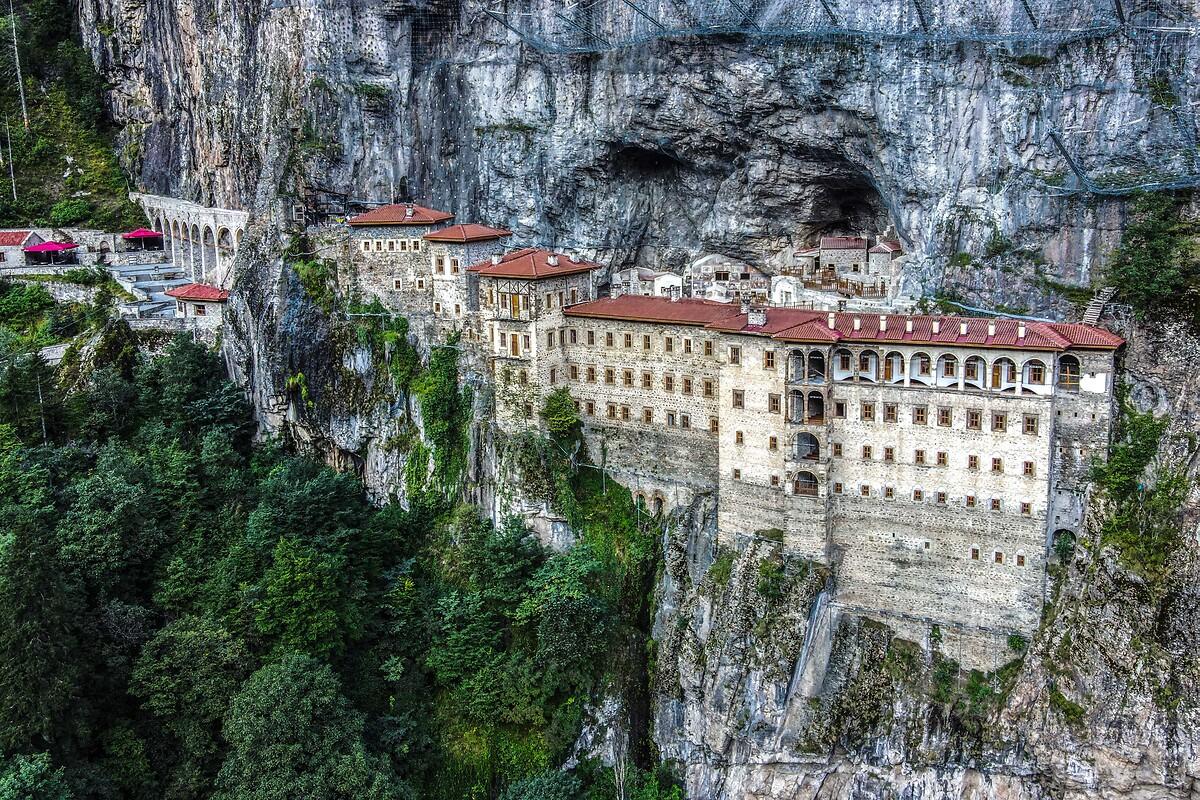 Trabzon'daki Sümela Manastırı'nda ayin yapıldı