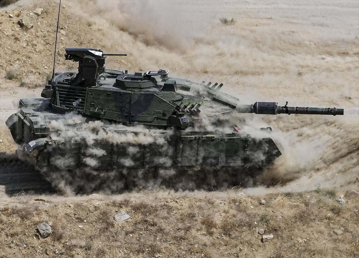 Türk tankçısının eğitiminden nefes kesen kareler