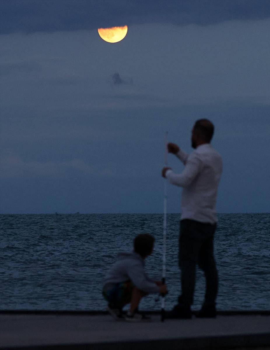 Yılın son Ay Tutulması Türkiye'de görüntülendi