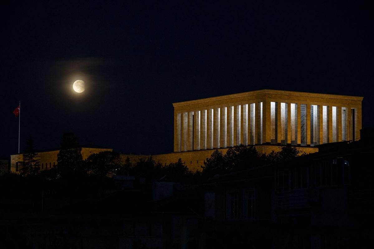 Yılın son Ay Tutulması Türkiye'de görüntülendi