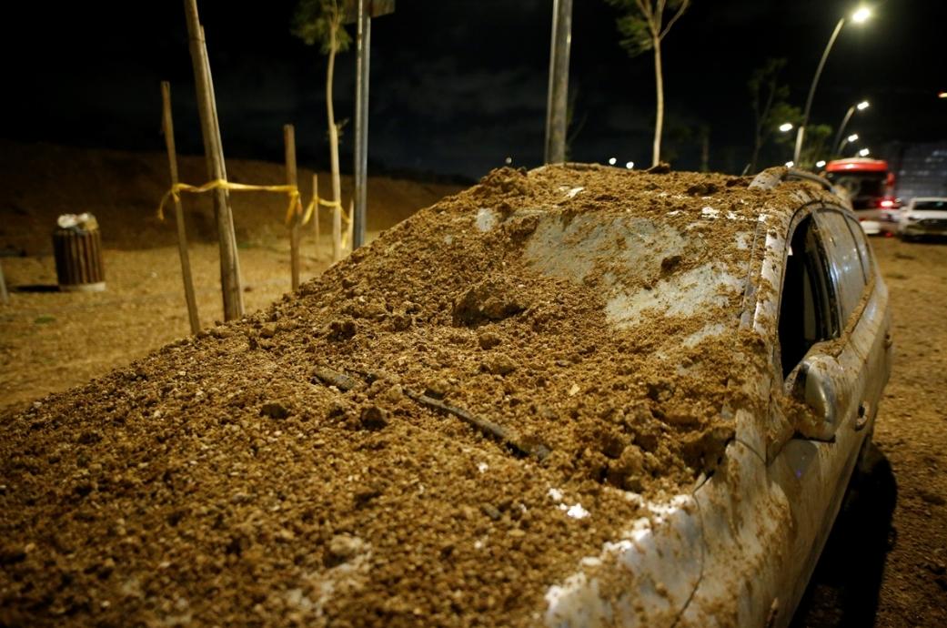 İran'ın İsrail'e fırlattığı füzeler, başkent Tel Aviv'e de isabet etti