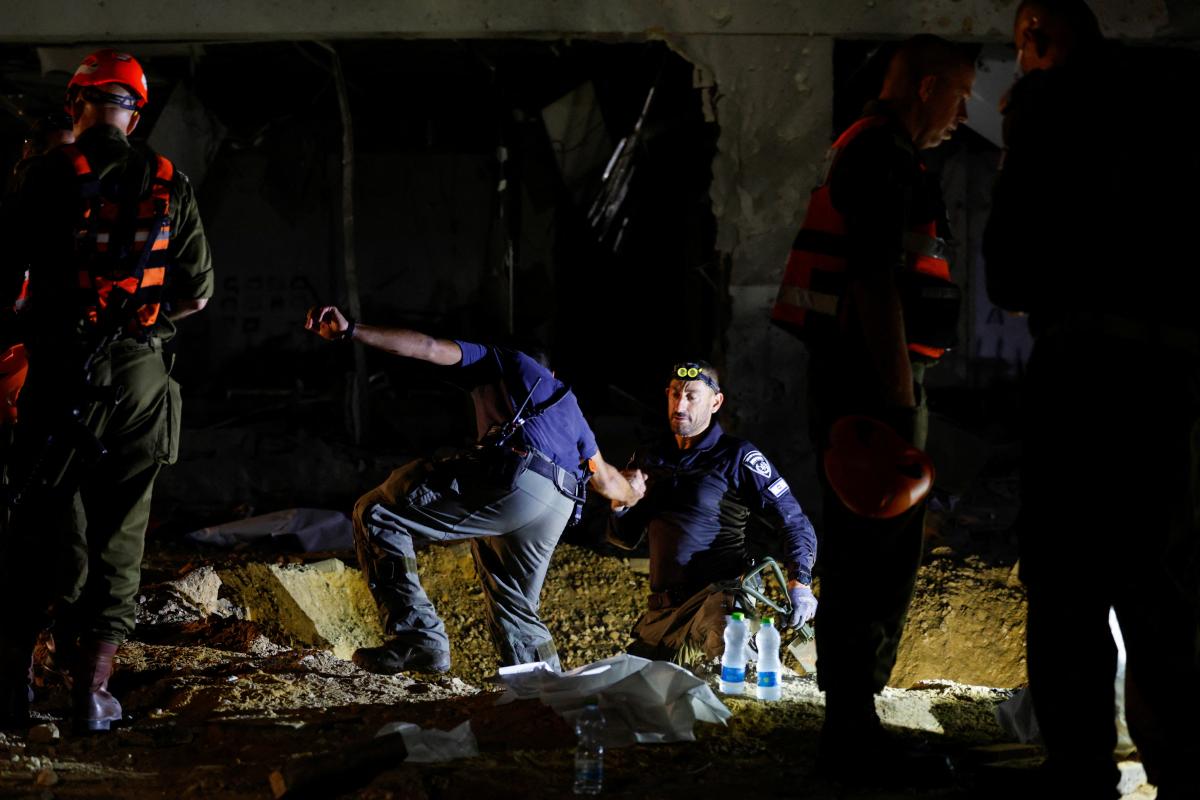 İran'ın İsrail'e fırlattığı füzeler, başkent Tel Aviv'e de isabet etti