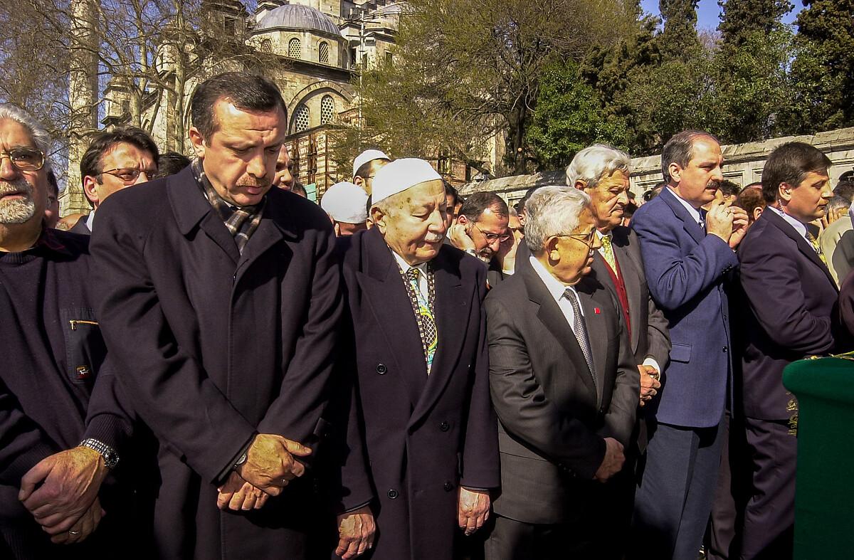 Fotoğraflarla dünden bugüne Recai Kutan