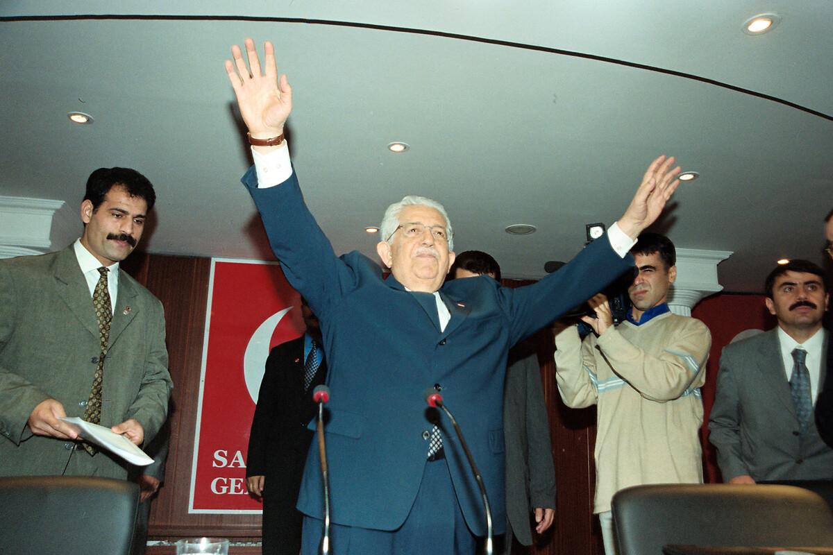 Fotoğraflarla dünden bugüne Recai Kutan