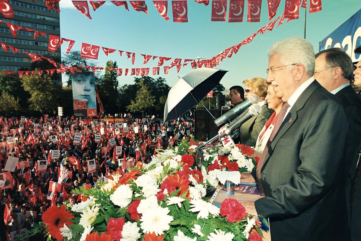 Fotoğraflarla dünden bugüne Recai Kutan