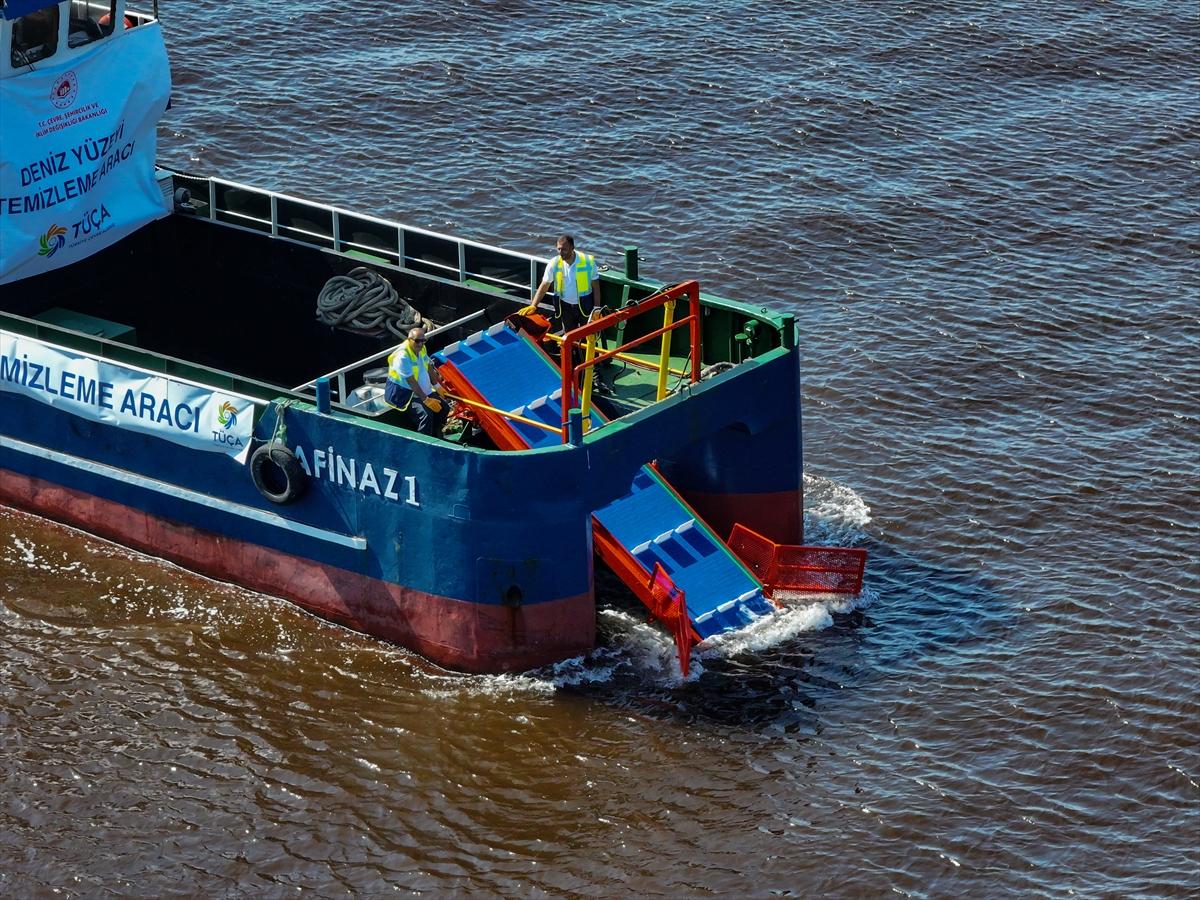 İzmir Körfezi'nin temizlenmesi için ilk adım atıldı