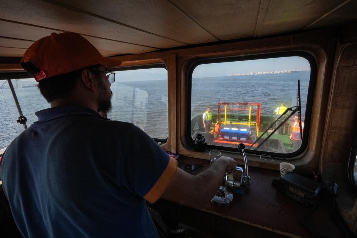 İzmir Körfezi'nin temizlenmesi için ilk adım atıldı