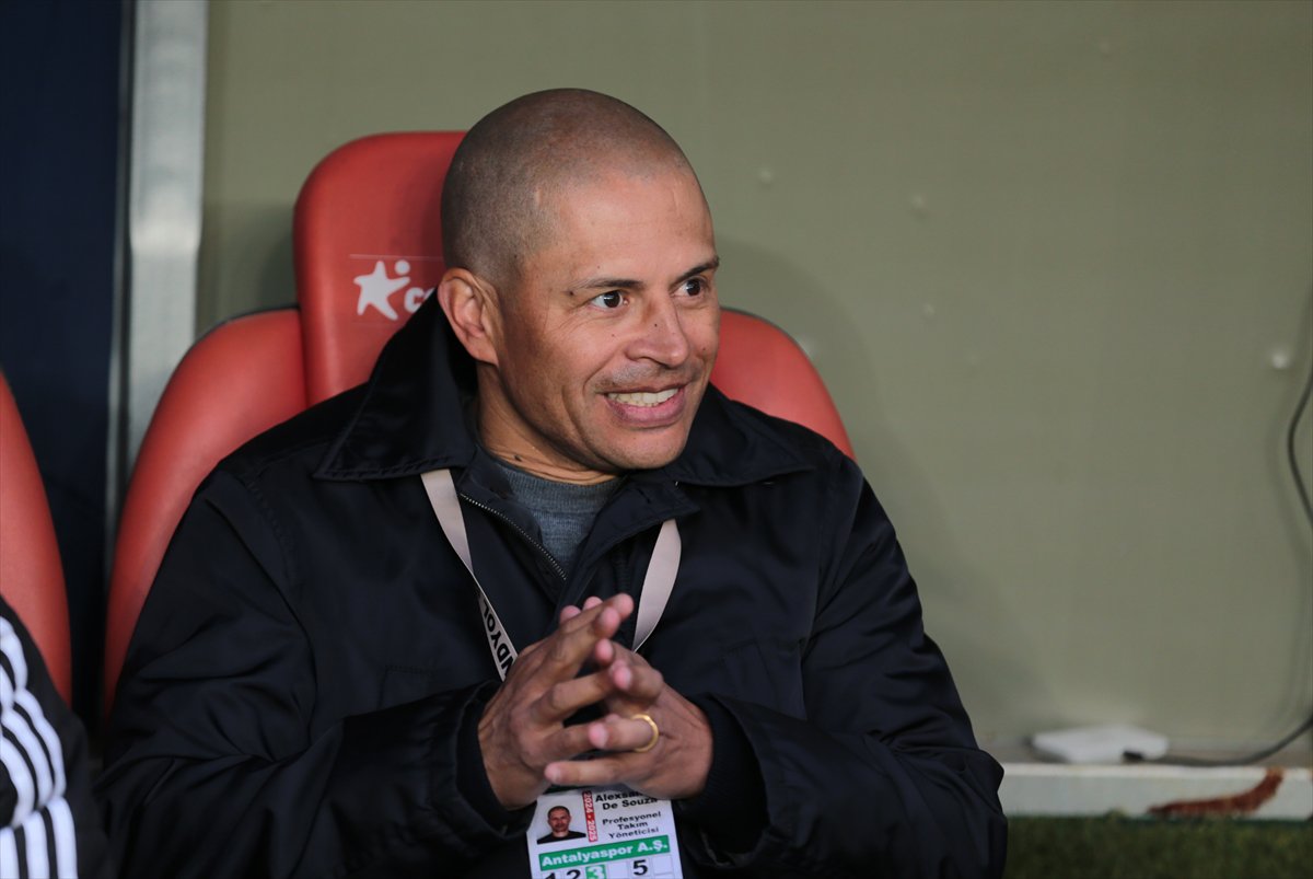 Süper Lig'de 2024-2025 sezonunda görevinden ayrılan teknik direktörler