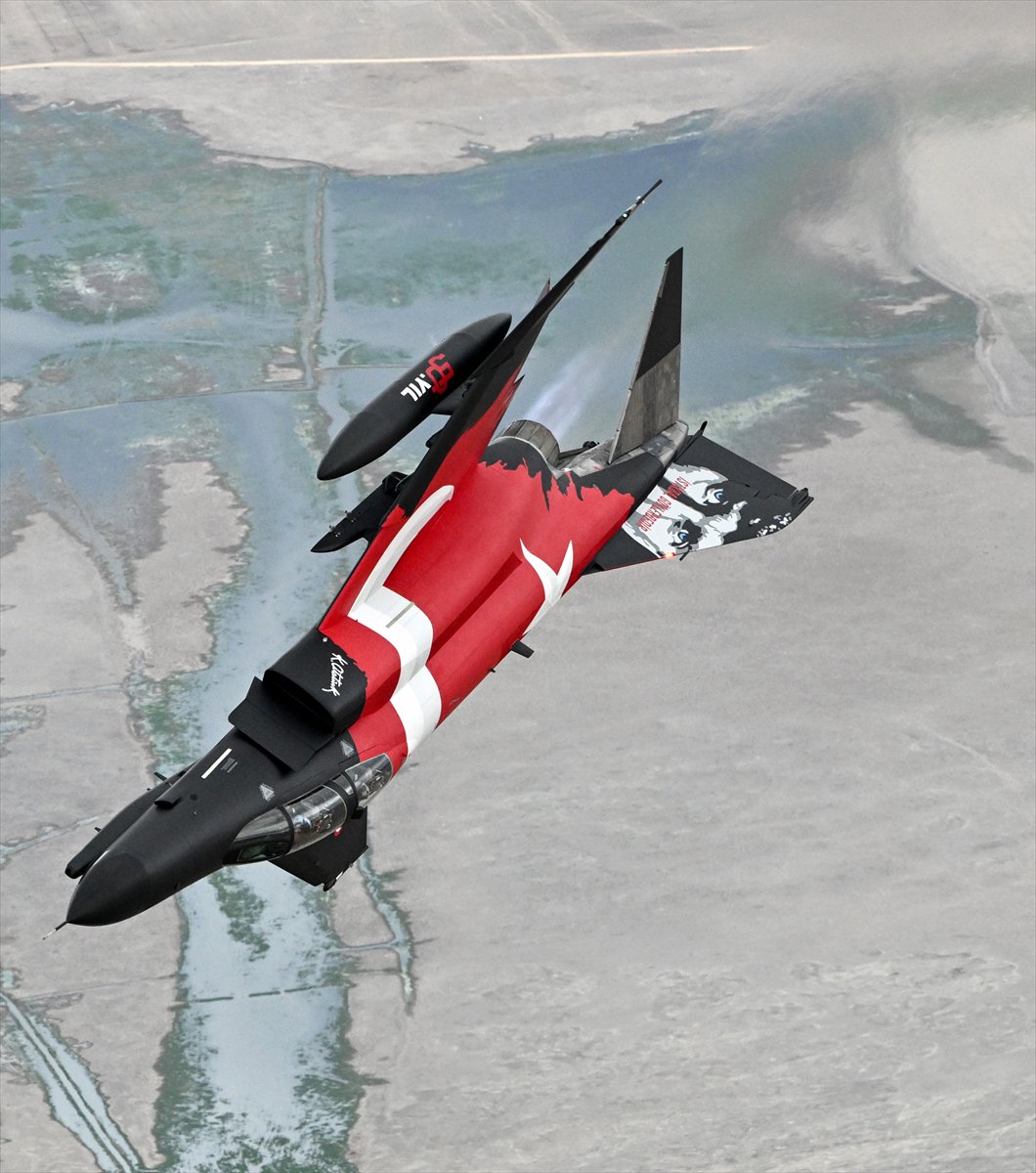 Eskişehir'de F-4E uçaklarından 50. yıla özel nefes kesen eğitim uçuşu