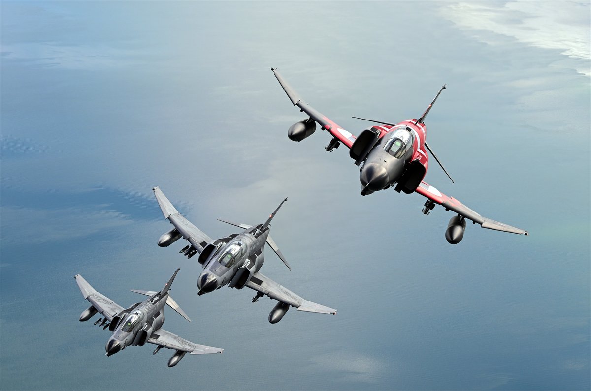 Eskişehir'de F-4E uçaklarından 50. yıla özel nefes kesen eğitim uçuşu