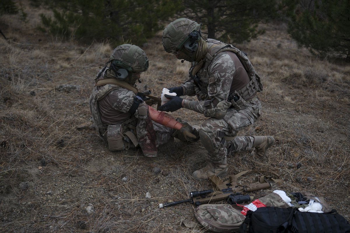 TSK'nın göz bebeği 'bordo bereliler' hayat kurtaran eğitimler alıyor