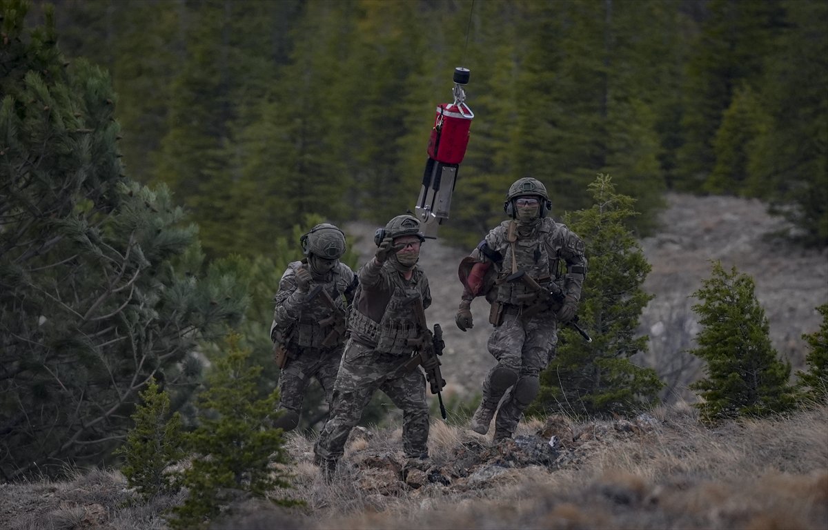 TSK'nın göz bebeği 'bordo bereliler' hayat kurtaran eğitimler alıyor